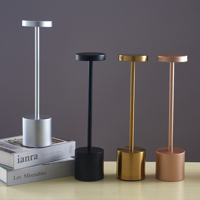 TPYE C que carga la lámpara de mesa moderna del tacto del metal del tema para la cabecera de la barra
